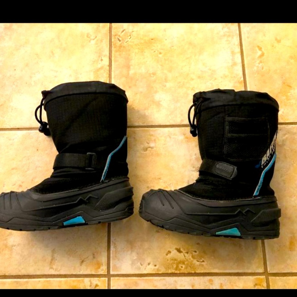 Boys sz 3 baffins